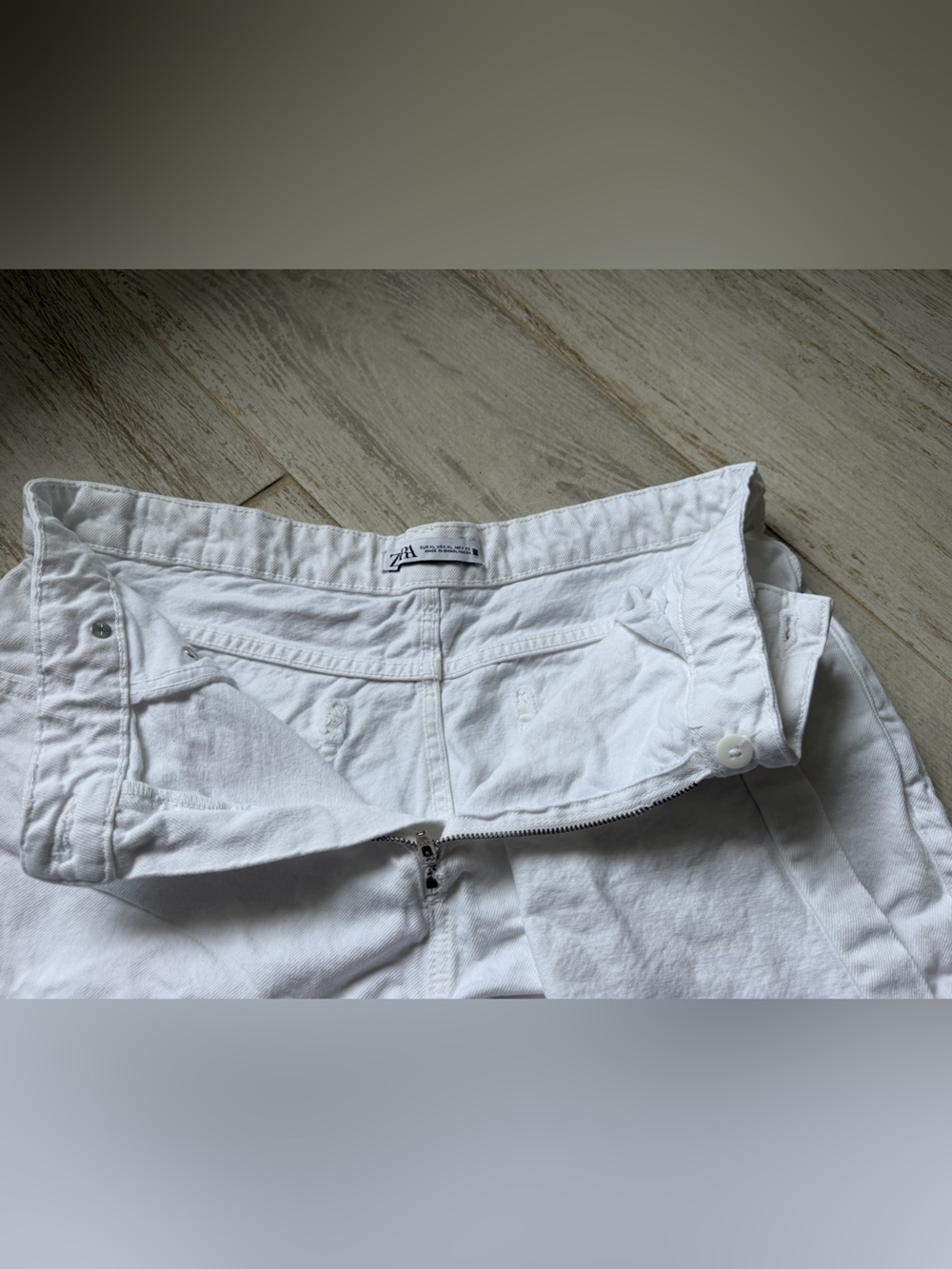 Zara White Denim Frayed Skort with Gold Buttons - Picture 3 of 7